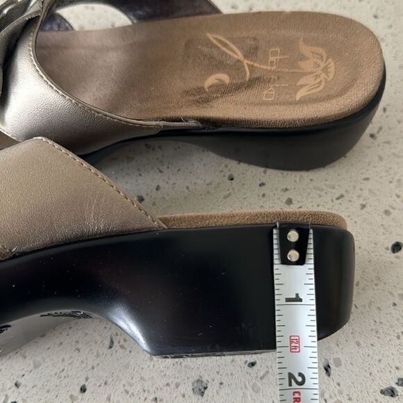 Dansko Women's Pewter Leather Flower Thong Open Toe Comfort Sandal slide Size 38 - Picture 7 of 14